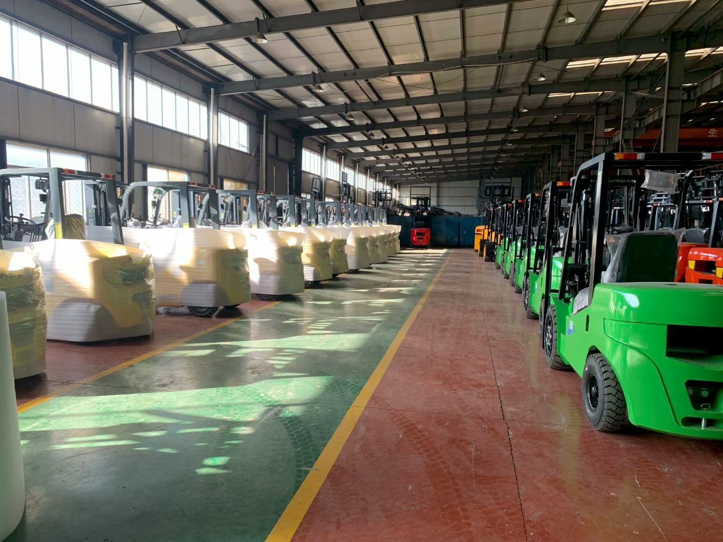 Liftray factory — finished forklift warehouse