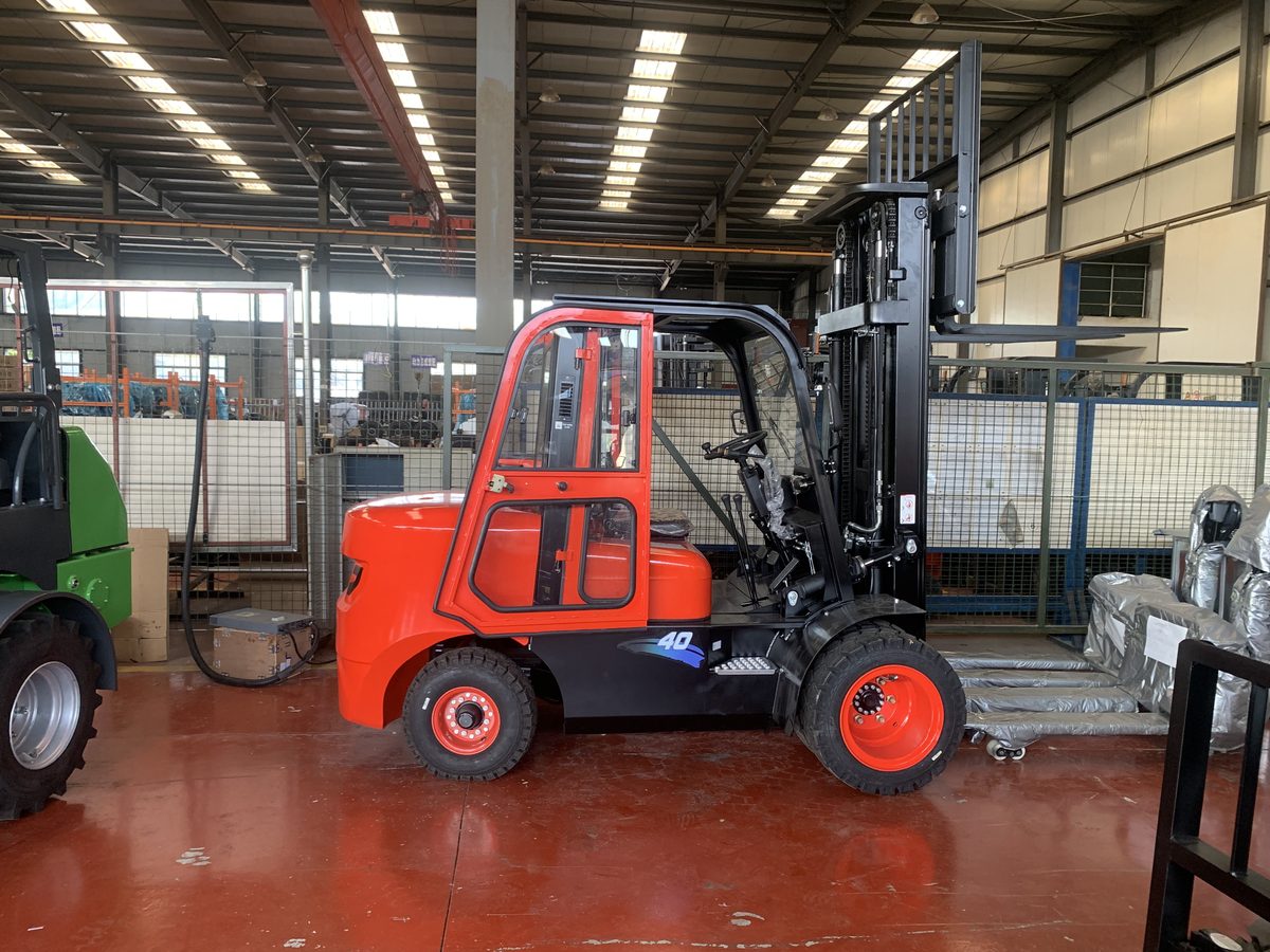 4 ton forklift front view