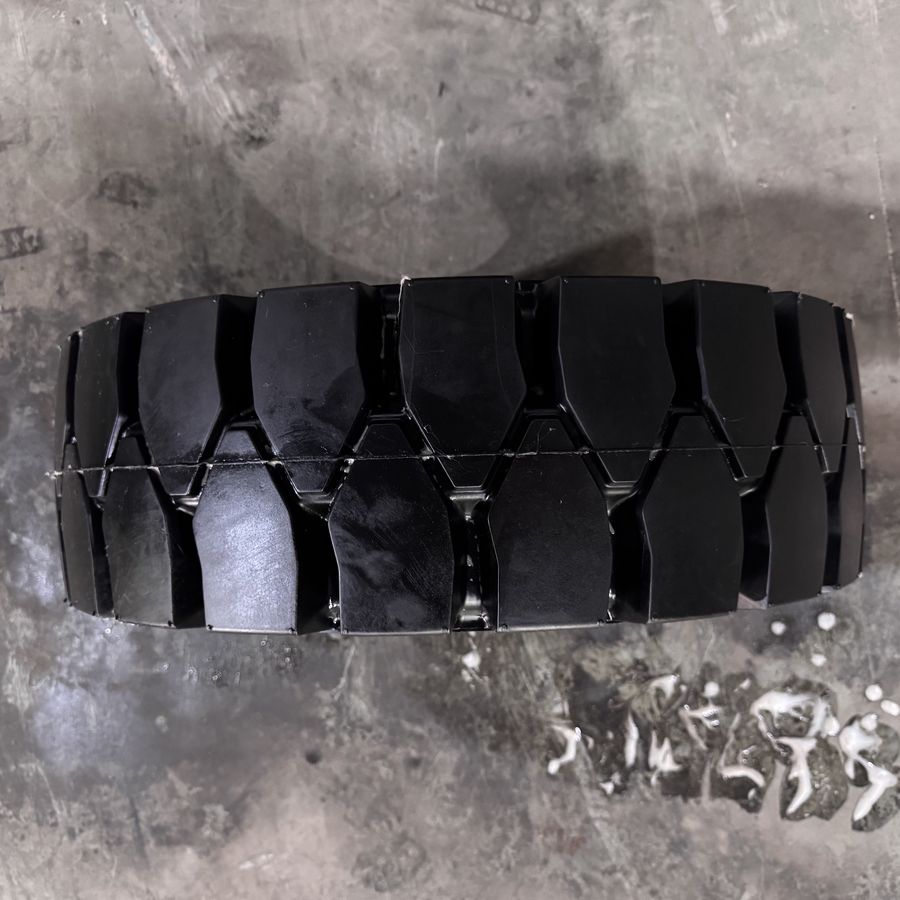 28x9-15 solid tire